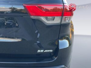 2018 TOYOTA HIGHLANDER SE